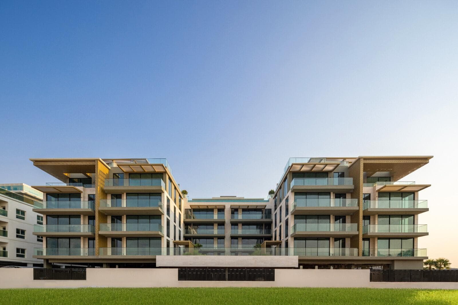 Flamingo Lux - Image 1